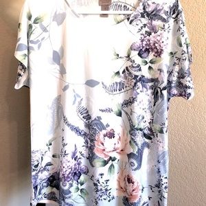 Chicos super soft floral tee size 1 (M, 8, 36”- 37.5”)
